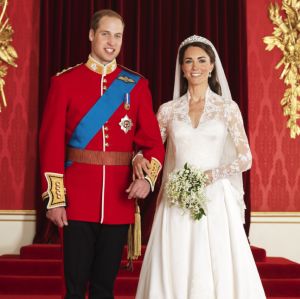 Que susto! Príncipe William e Kate Middleton compartilham foto em preto e branco e internautas comentam: <I>Achei que eles tinham morrido</i>